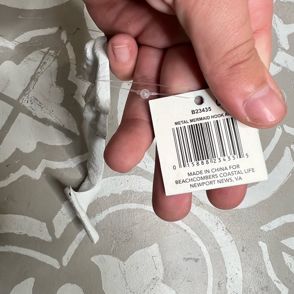 NWT Metal Mermaid Hook!🤍🧜‍♀️ - Picture 3 of 3
